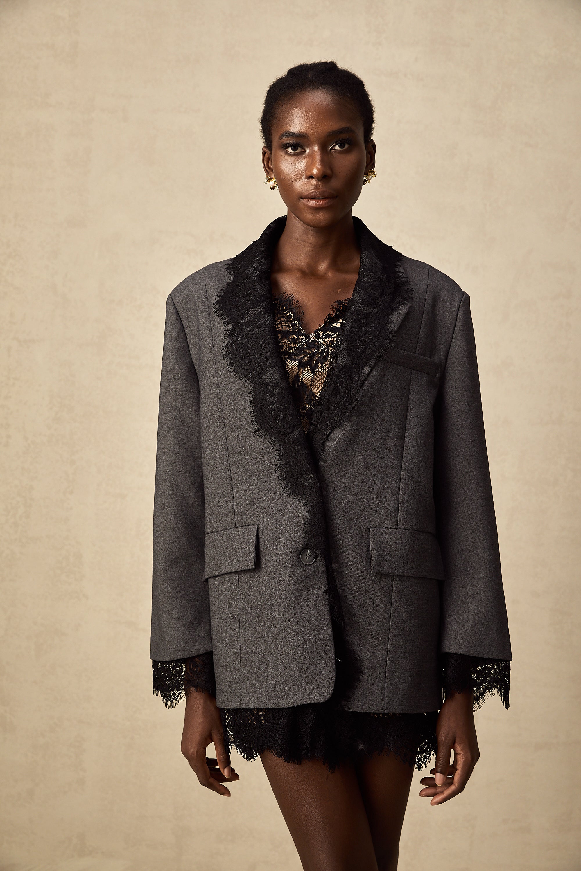 Dianthe grauer Blazer mit Spitze-Details