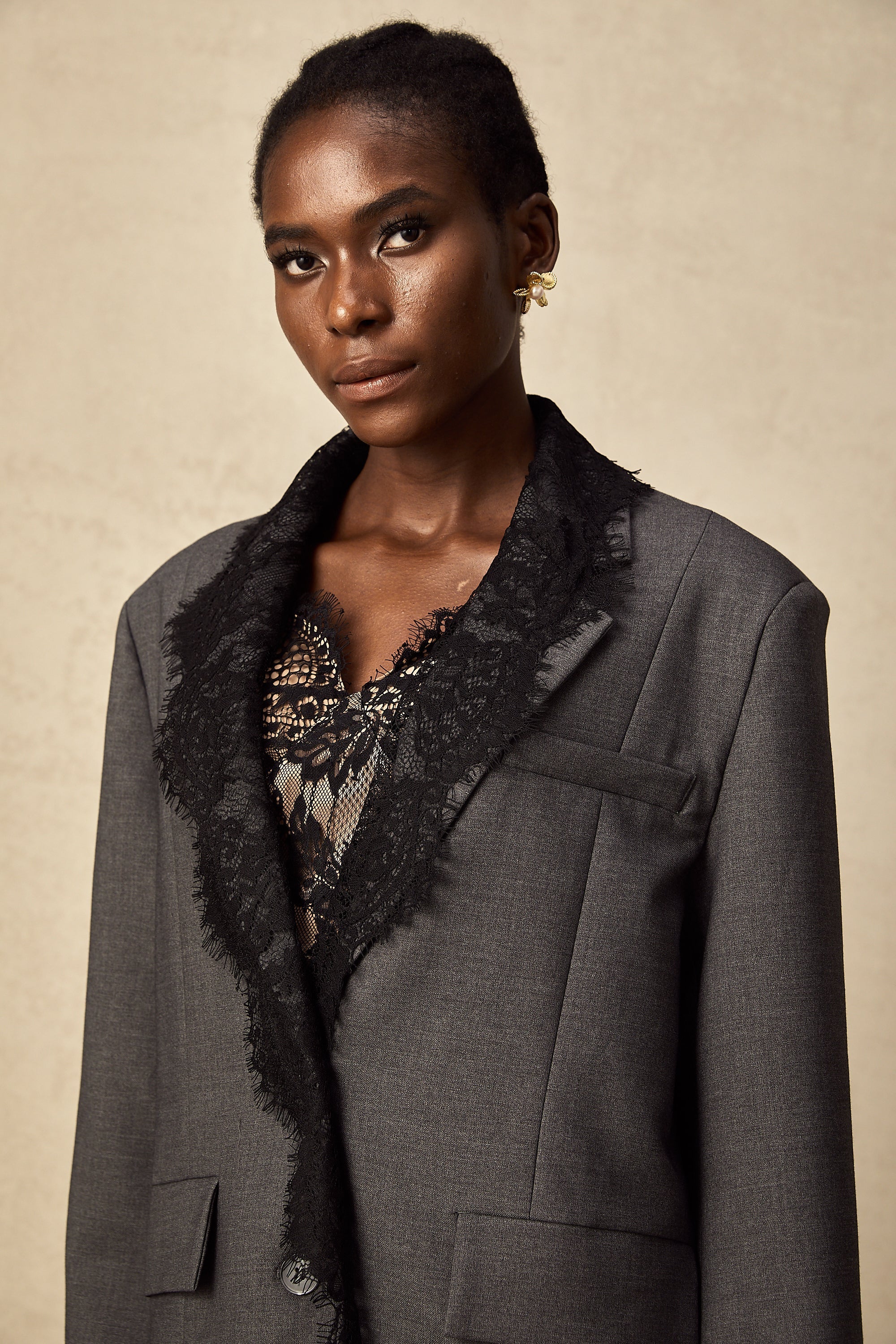 Dianthe grauer Blazer mit Spitze-Details