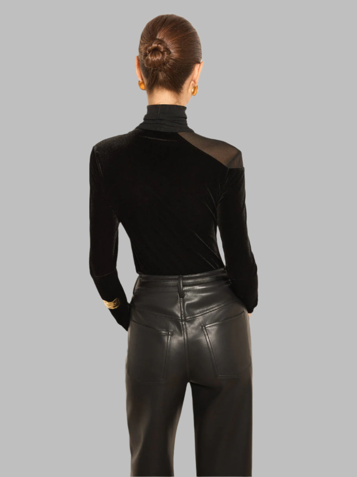 Chloe-Gesteppertelte Samtbluse mit transparenten Details